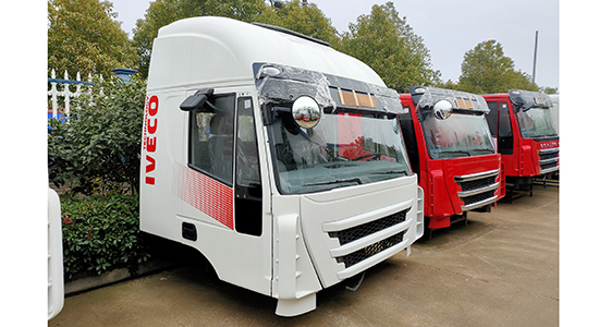 紅巖杰獅駕駛室